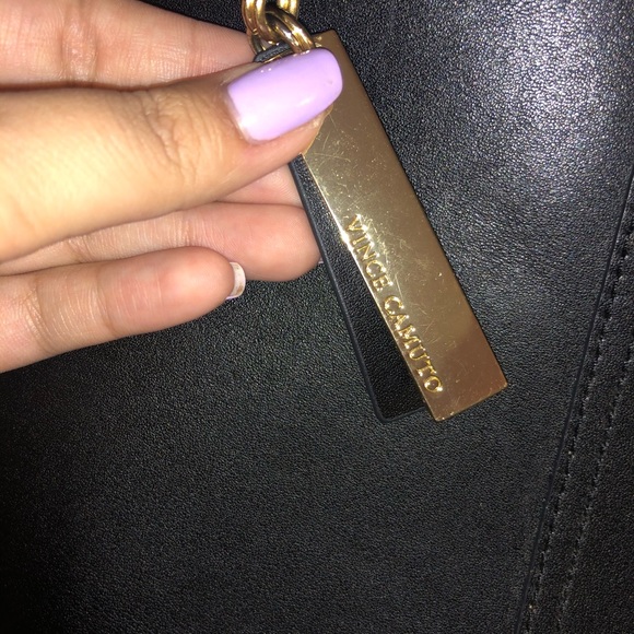 HP🎉 Vince Camuto Evie Studded Large Leather Tote - Picture 3 of 4